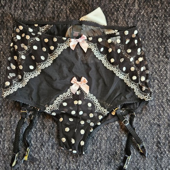 Set - Picture 2 of 3